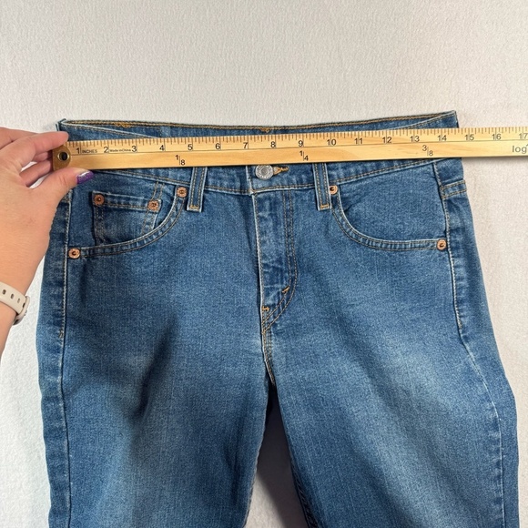 Levis Jeans Womens 4 Blue Bootcut Relaxed Mid Rise Medium Wash - Picture 5 of 13